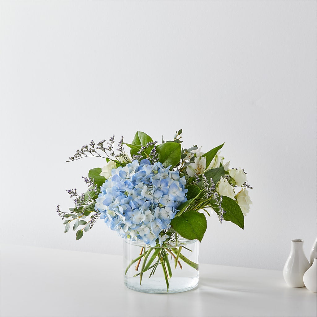 Coastal Blossom Bouquet – KAREN'S AND TINA'S FLOWERS, Newmarket ON