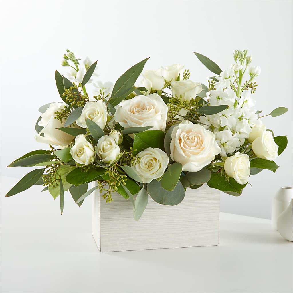 Fresh Linen Box Bouquet – KAREN'S AND TINA'S FLOWERS, Newmarket ON