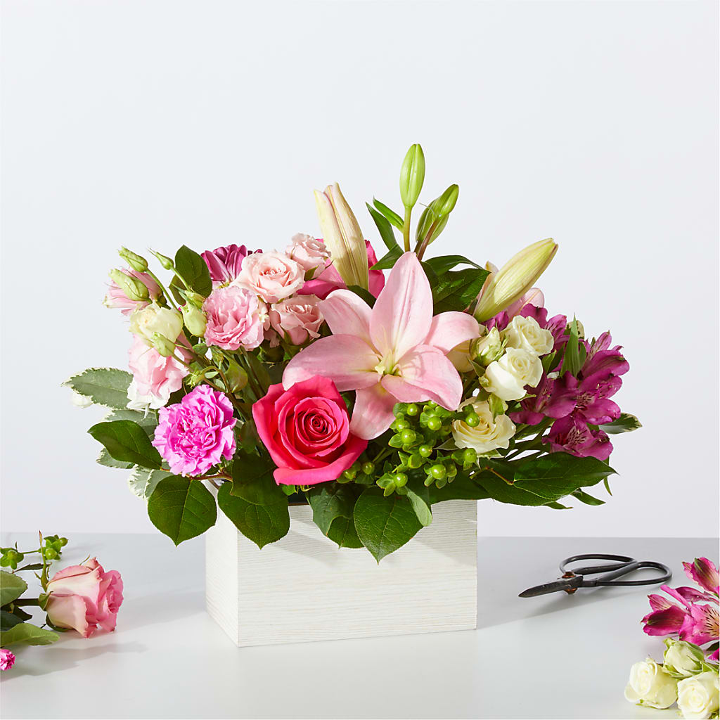 Sweetberry Box – A Florist Original – KAREN'S AND TINA'S FLOWERS, Newmarket ON