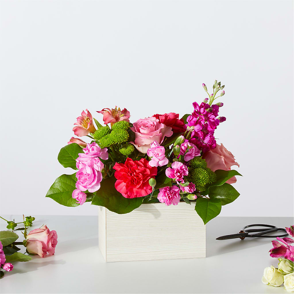 Sweetberry Box – A Florist Original – KAREN'S AND TINA'S FLOWERS, Newmarket ON