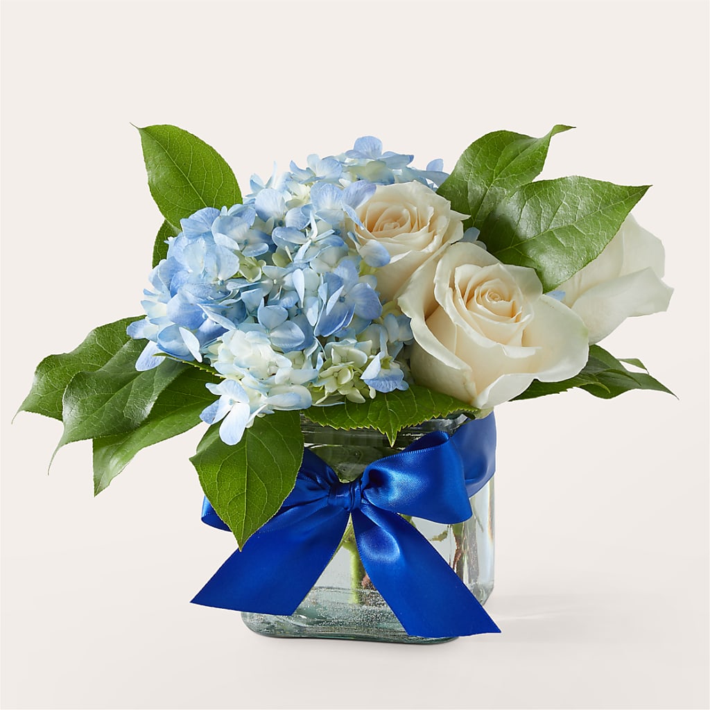 Sky Blue Delight Bouquet – KAREN'S AND TINA'S FLOWERS, Newmarket ON