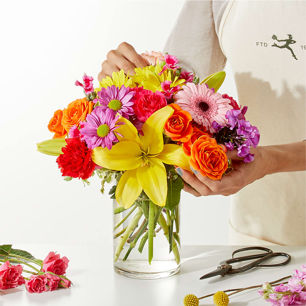 Cue the Confetti - A Florist Original – KAREN'S AND TINA'S FLOWERS, Newmarket ON