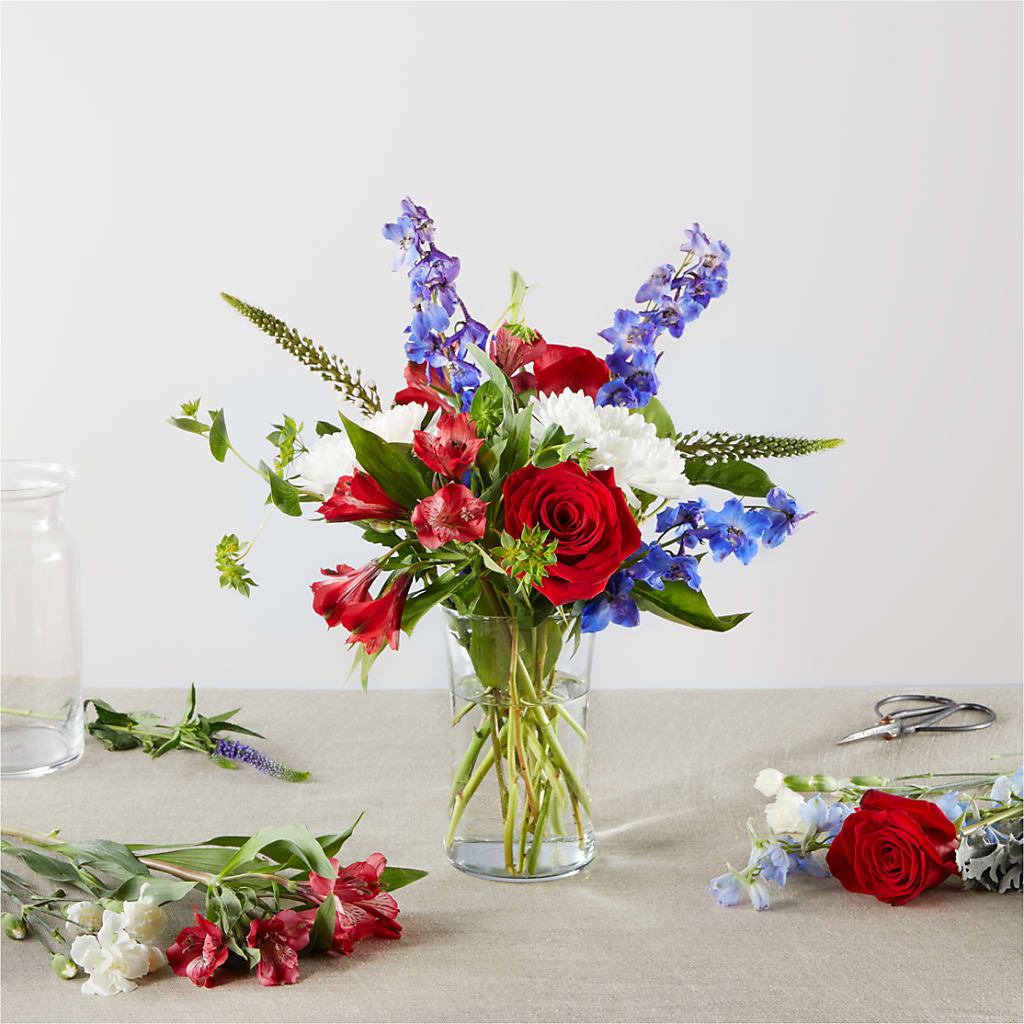 Star Spangled - A Florist Original – KAREN'S AND TINA'S FLOWERS, Newmarket ON