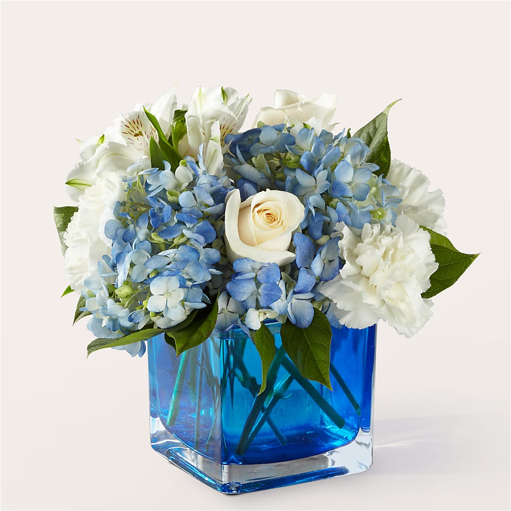 Soothing Waters Bouquet – KAREN'S AND TINA'S FLOWERS, Newmarket ON