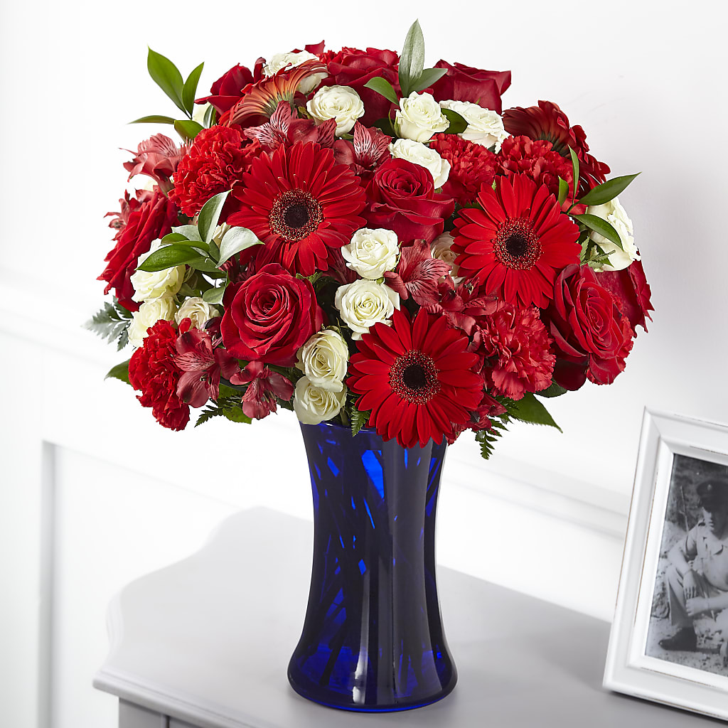 Hearts Embrace Bouquet – KAREN'S AND TINA'S FLOWERS, Newmarket ON