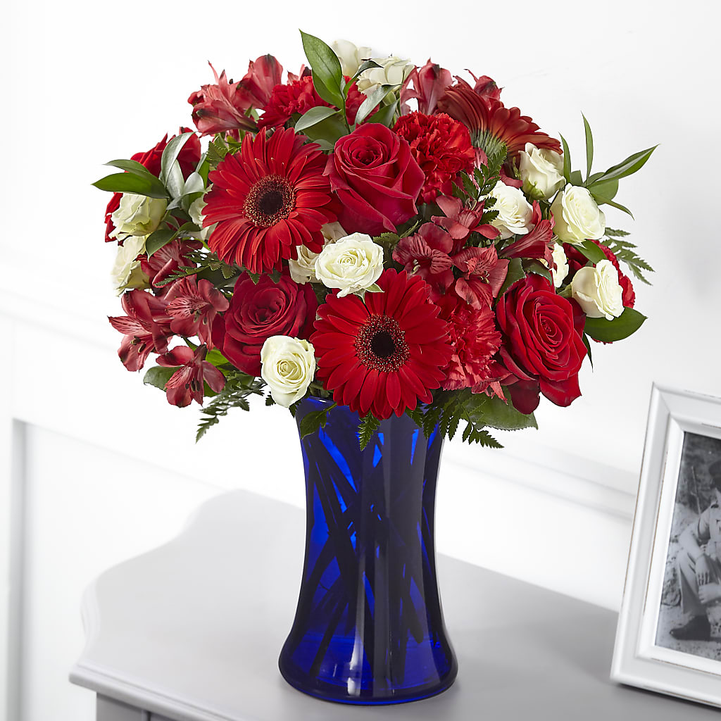 Hearts Embrace Bouquet – KAREN'S AND TINA'S FLOWERS, Newmarket ON