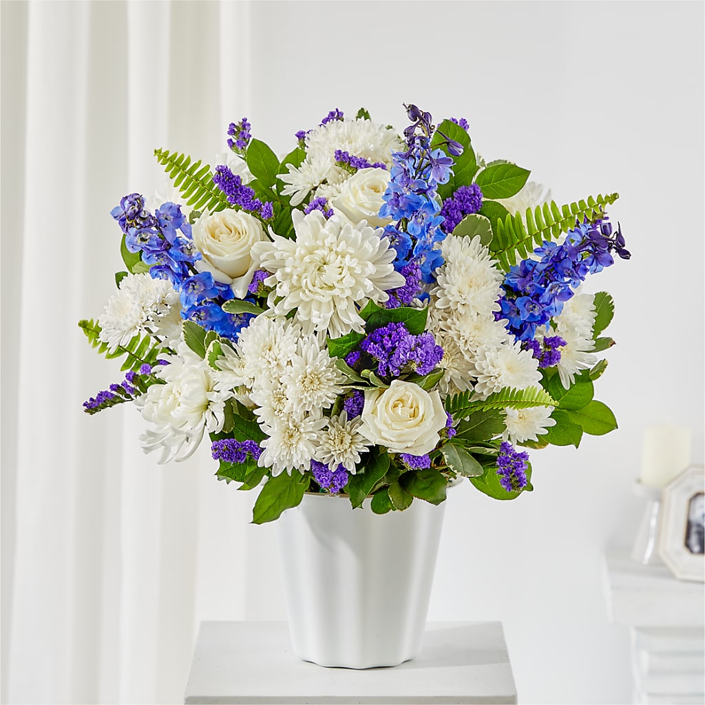 Hold Dear Tabletop Basket – KAREN'S AND TINA'S FLOWERS, Newmarket ON
