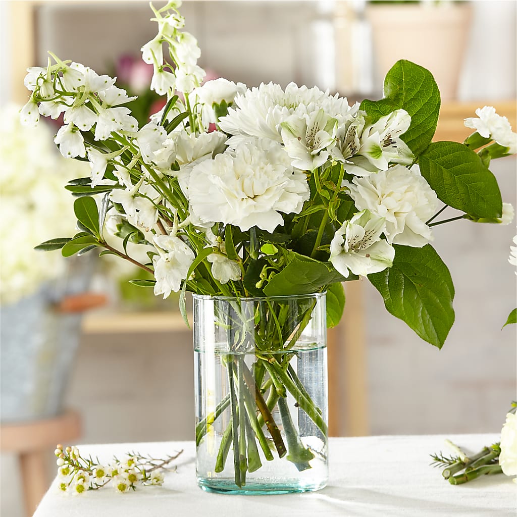 Classic Ivory – A Florist Original – KAREN'S AND TINA'S FLOWERS, Newmarket ON
