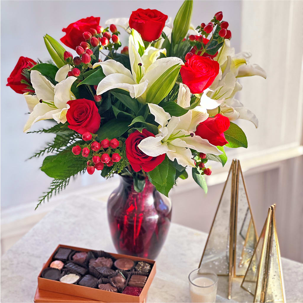 Evergreen Delight Bouquet and Chocolate Gift Set – KAREN'S AND TINA'S FLOWERS, Newmarket ON