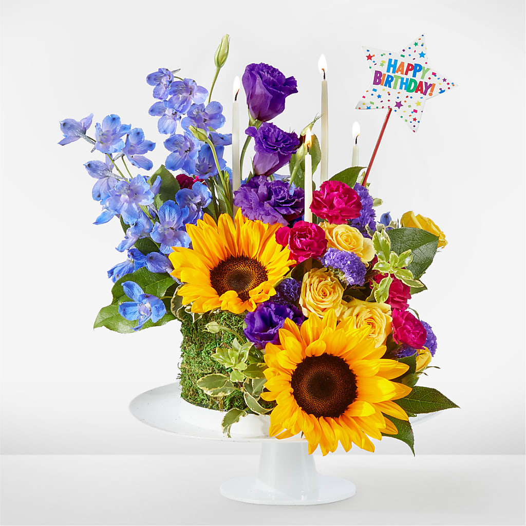 Star of the Day Floral Cake – KAREN'S AND TINA'S FLOWERS, Newmarket ON