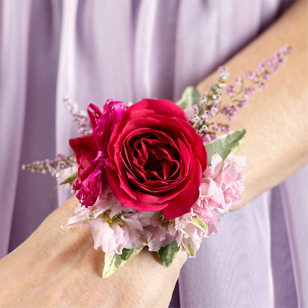 Rose Charm Corsage – KAREN'S AND TINA'S FLOWERS, Newmarket ON