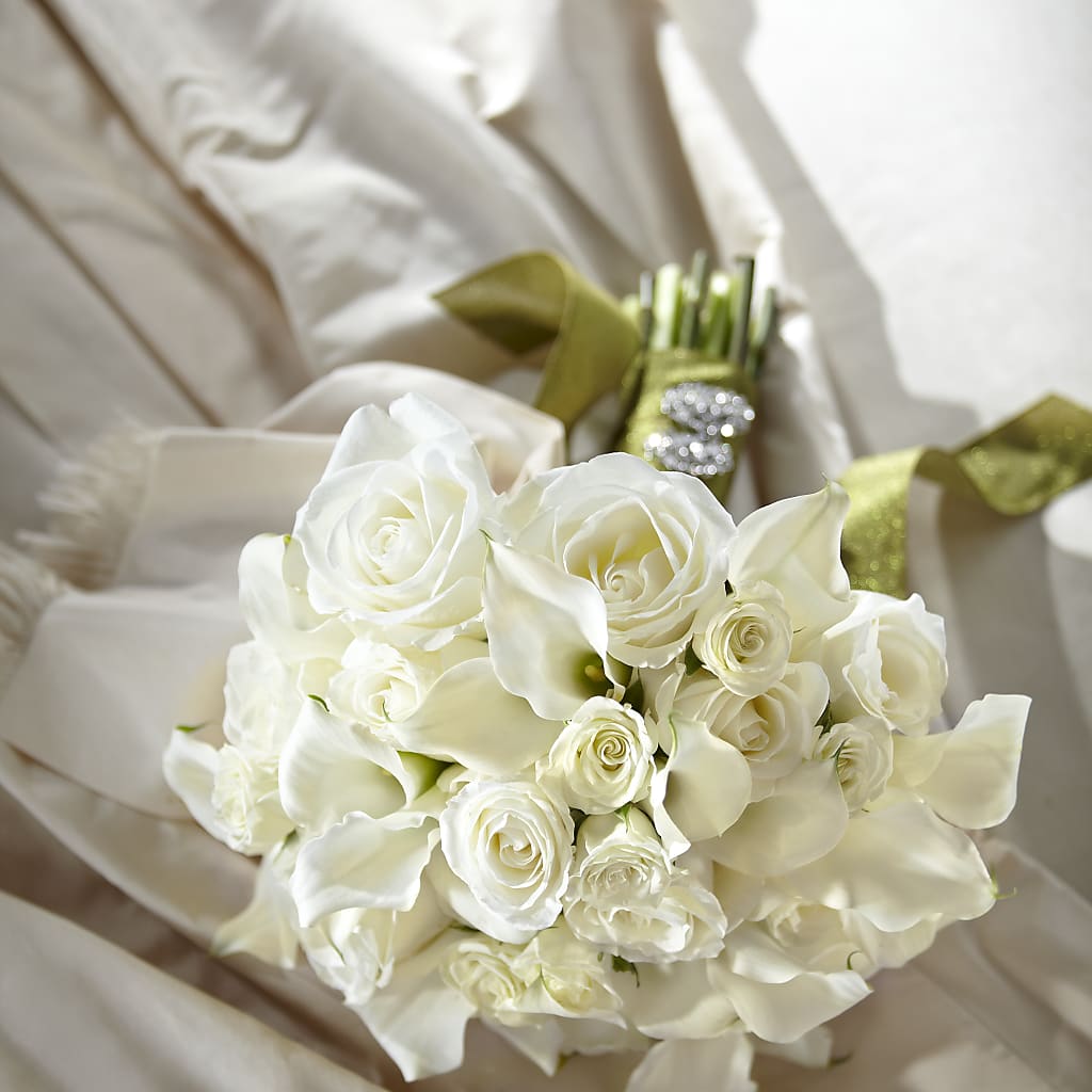 Serene Highness Bouquet – KAREN'S AND TINA'S FLOWERS, Newmarket ON