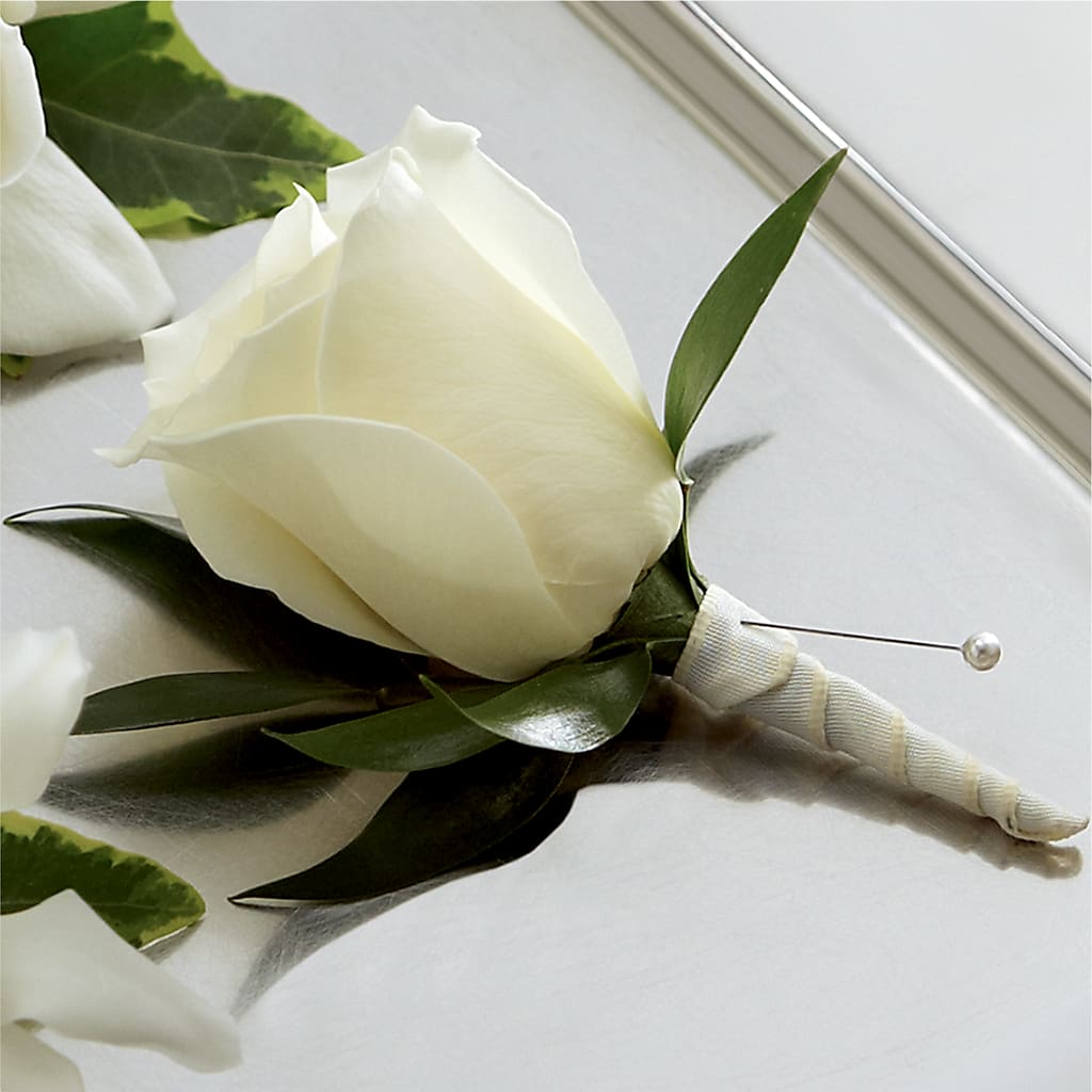 White Rose Boutonniere – KAREN'S AND TINA'S FLOWERS, Newmarket ON