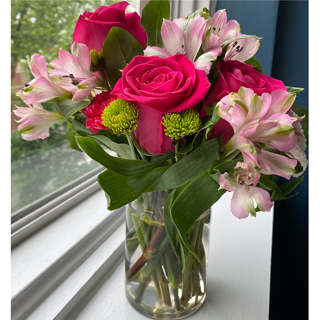 Sweet & Pretty Bouquet – KAREN'S AND TINA'S FLOWERS, Newmarket ON