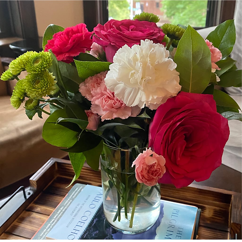Sweet & Pretty Bouquet – KAREN'S AND TINA'S FLOWERS, Newmarket ON