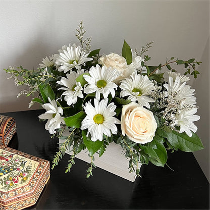 Fresh Linen Box Bouquet – KAREN'S AND TINA'S FLOWERS, Newmarket ON