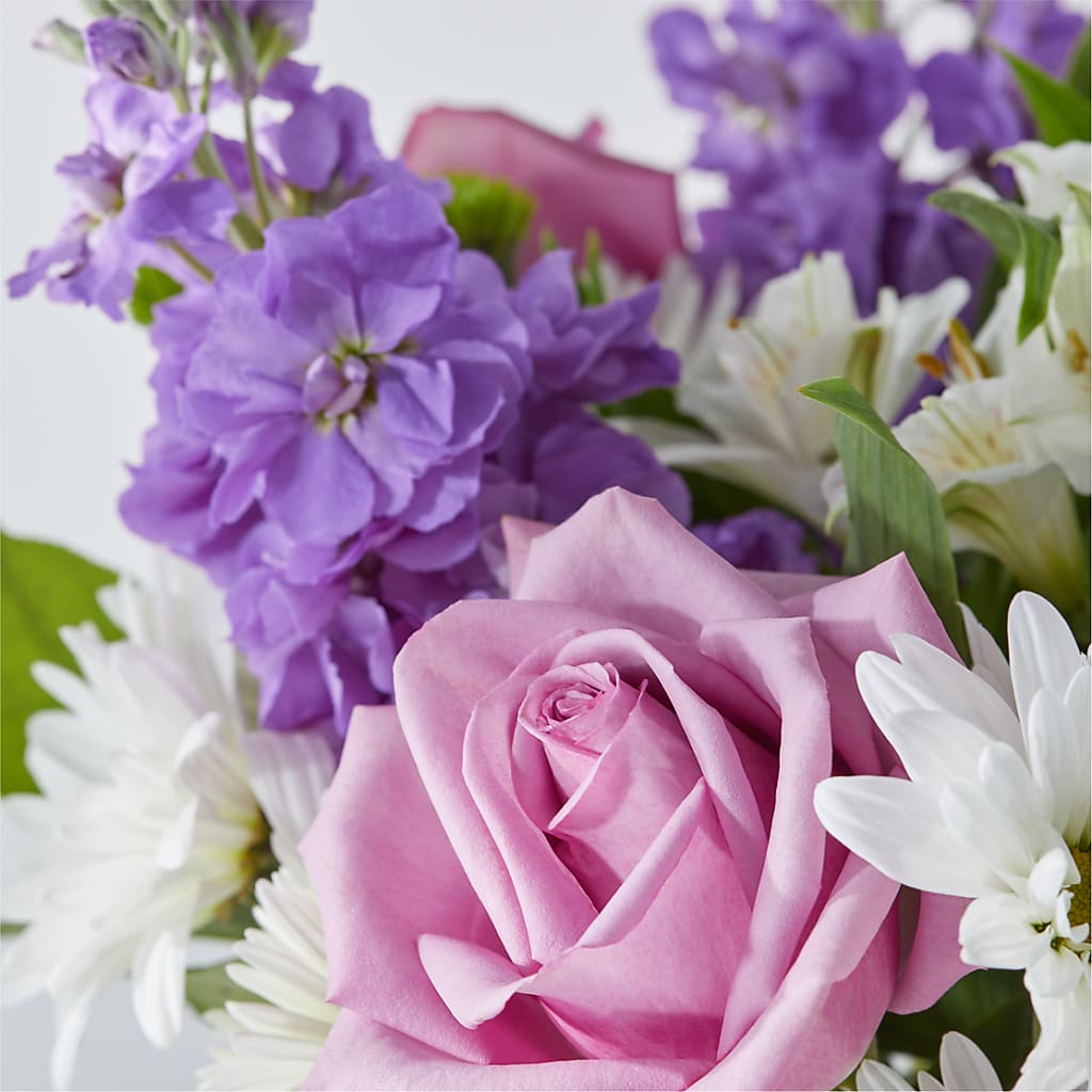 Garden of Peace Bouquet – KAREN'S AND TINA'S FLOWERS, Newmarket ON