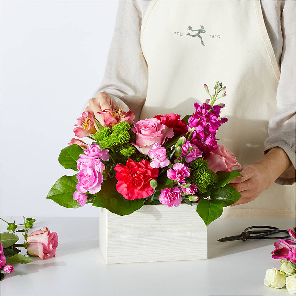 Sweetberry Box – A Florist Original – KAREN'S AND TINA'S FLOWERS, Newmarket ON