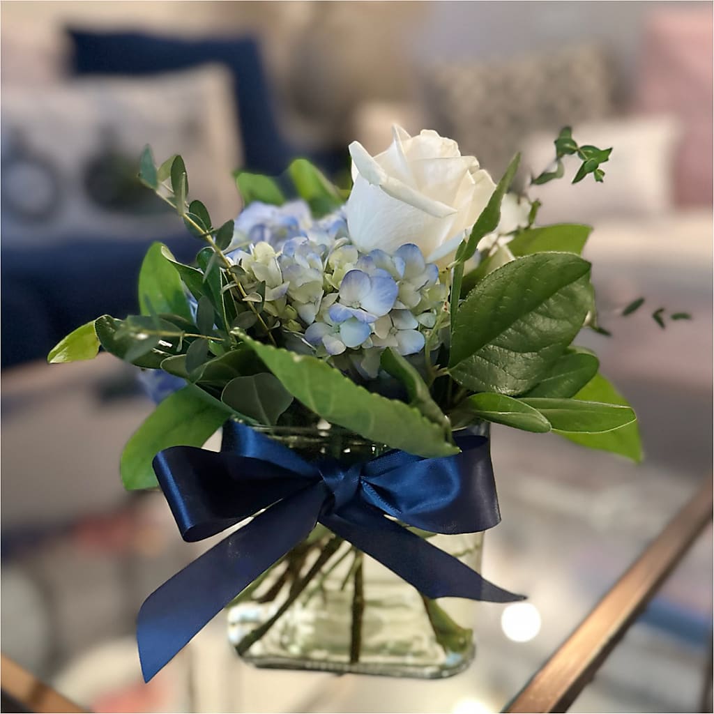 Sky Blue Delight Bouquet – KAREN'S AND TINA'S FLOWERS, Newmarket ON