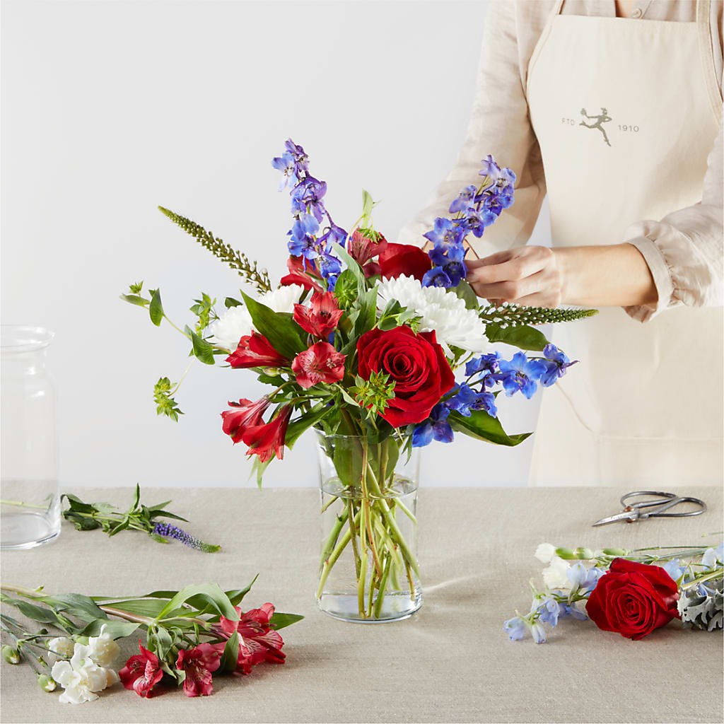 Star Spangled - A Florist Original – KAREN'S AND TINA'S FLOWERS, Newmarket ON