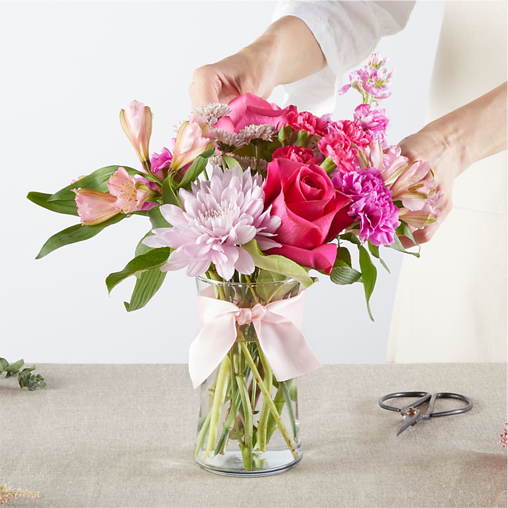 Pink Ribbon - A Florist Original – KAREN'S AND TINA'S FLOWERS, Newmarket ON