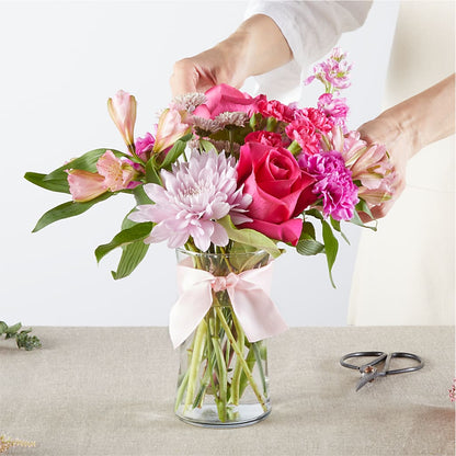 Pink Ribbon - A Florist Original – KAREN'S AND TINA'S FLOWERS, Newmarket ON