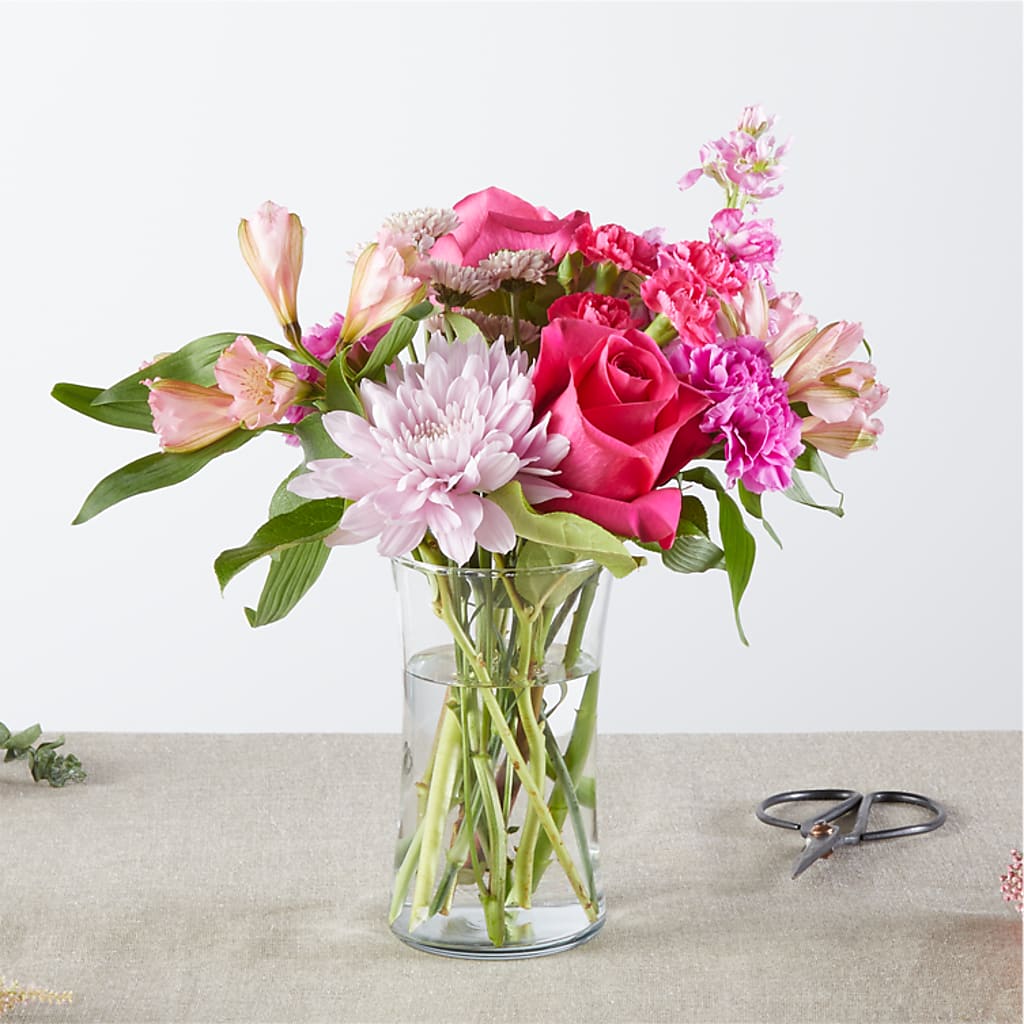 Pink Ribbon - A Florist Original – KAREN'S AND TINA'S FLOWERS, Newmarket ON