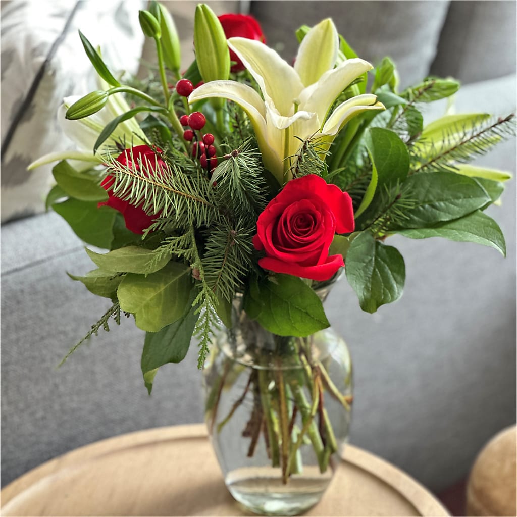 Sparkling Snowflakes Bouquet – KAREN'S AND TINA'S FLOWERS, Newmarket ON