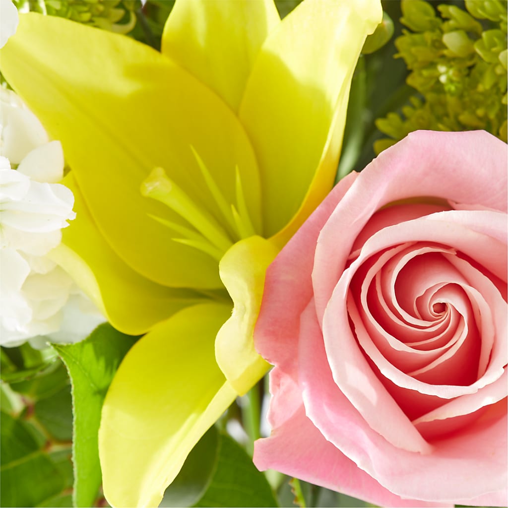 Garden Delight Bouquet – KAREN'S AND TINA'S FLOWERS, Newmarket ON