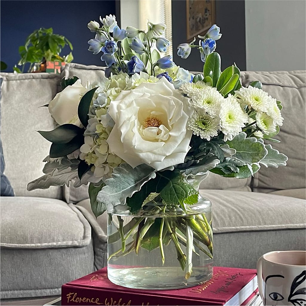 Clear Skies Bouquet – KAREN'S AND TINA'S FLOWERS, Newmarket ON