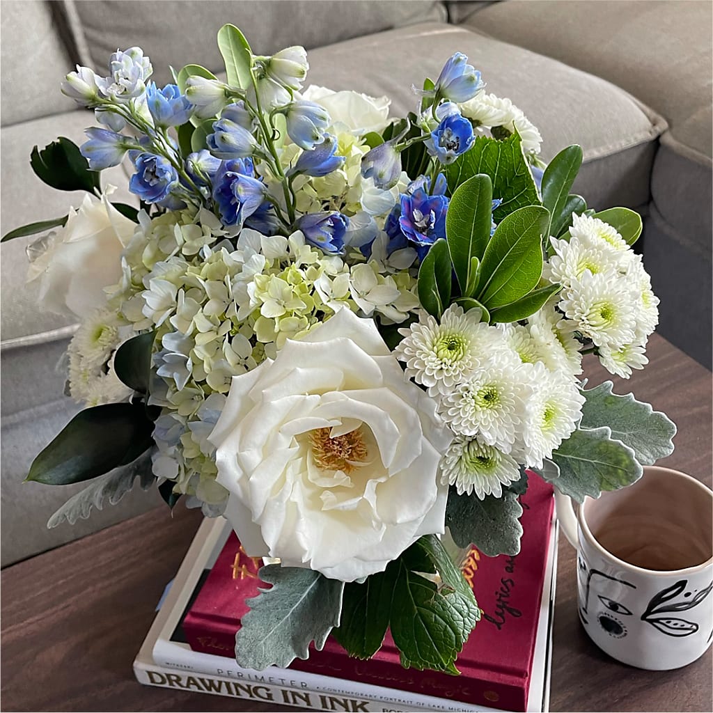 Clear Skies Bouquet – KAREN'S AND TINA'S FLOWERS, Newmarket ON