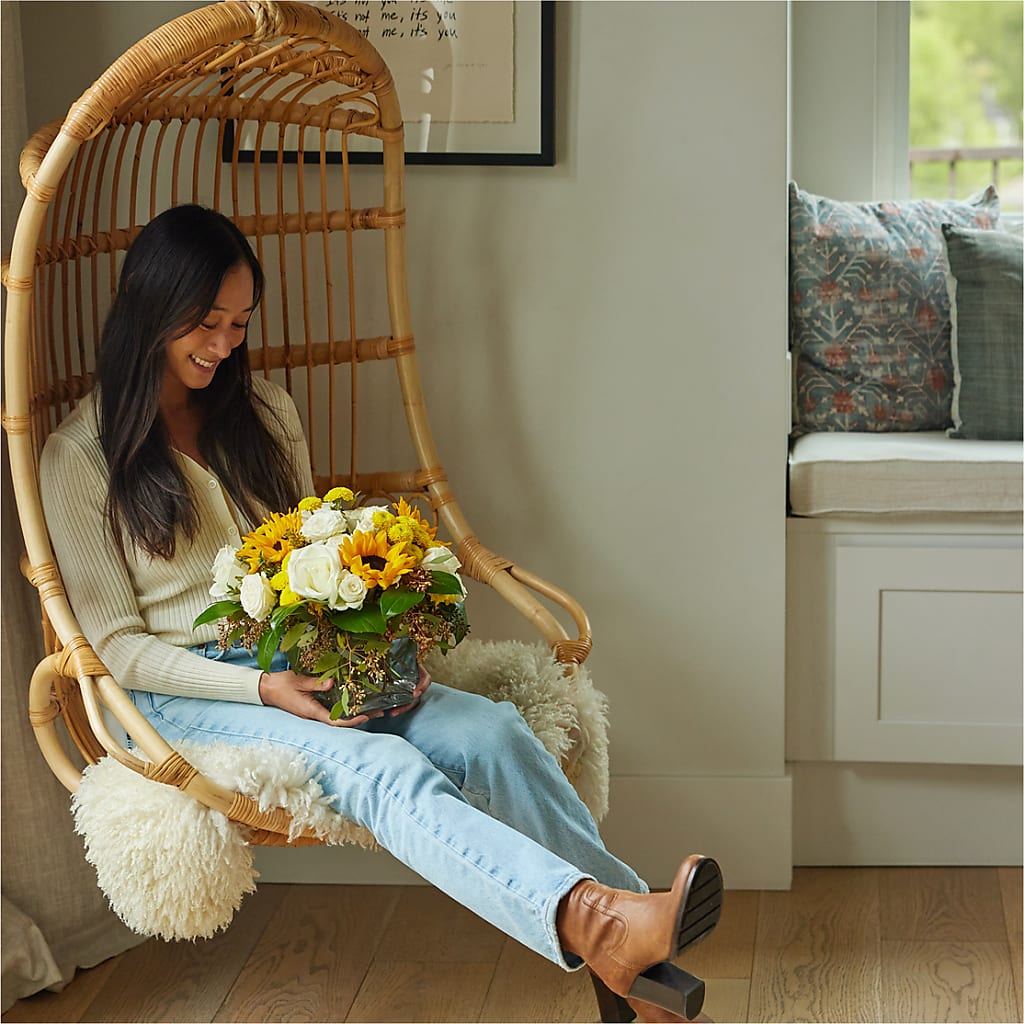 Luminous Morning Bouquet – KAREN'S AND TINA'S FLOWERS, Newmarket ON