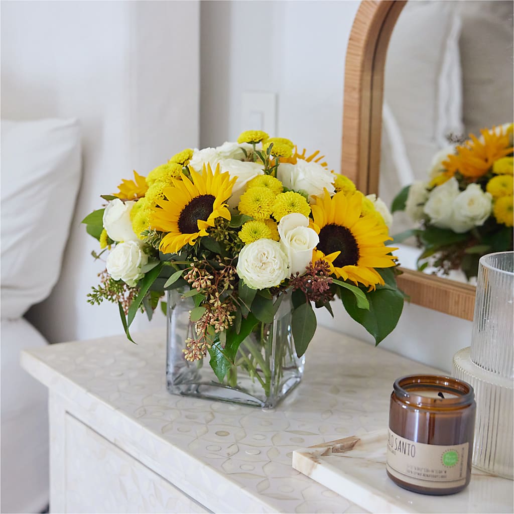 Luminous Morning Bouquet – KAREN'S AND TINA'S FLOWERS, Newmarket ON