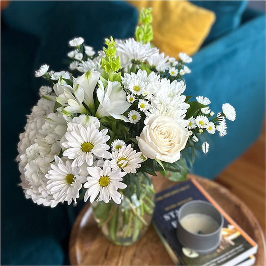 Classic Ivory – A Florist Original – KAREN'S AND TINA'S FLOWERS, Newmarket ON