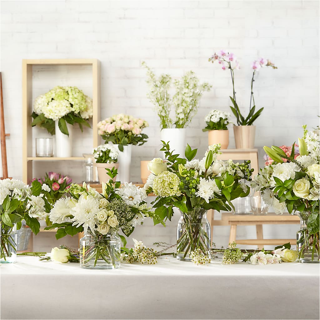 Classic Ivory – A Florist Original – KAREN'S AND TINA'S FLOWERS, Newmarket ON