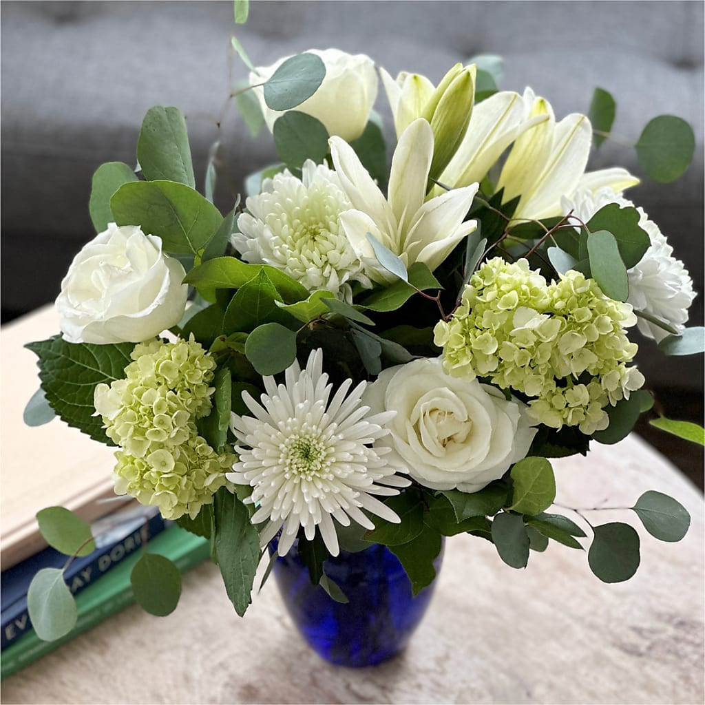 Snowy Dreams Bouquet – KAREN'S AND TINA'S FLOWERS, Newmarket ON