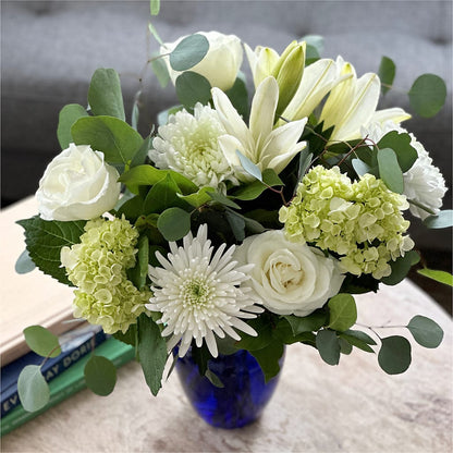 Snowy Dreams Bouquet – KAREN'S AND TINA'S FLOWERS, Newmarket ON