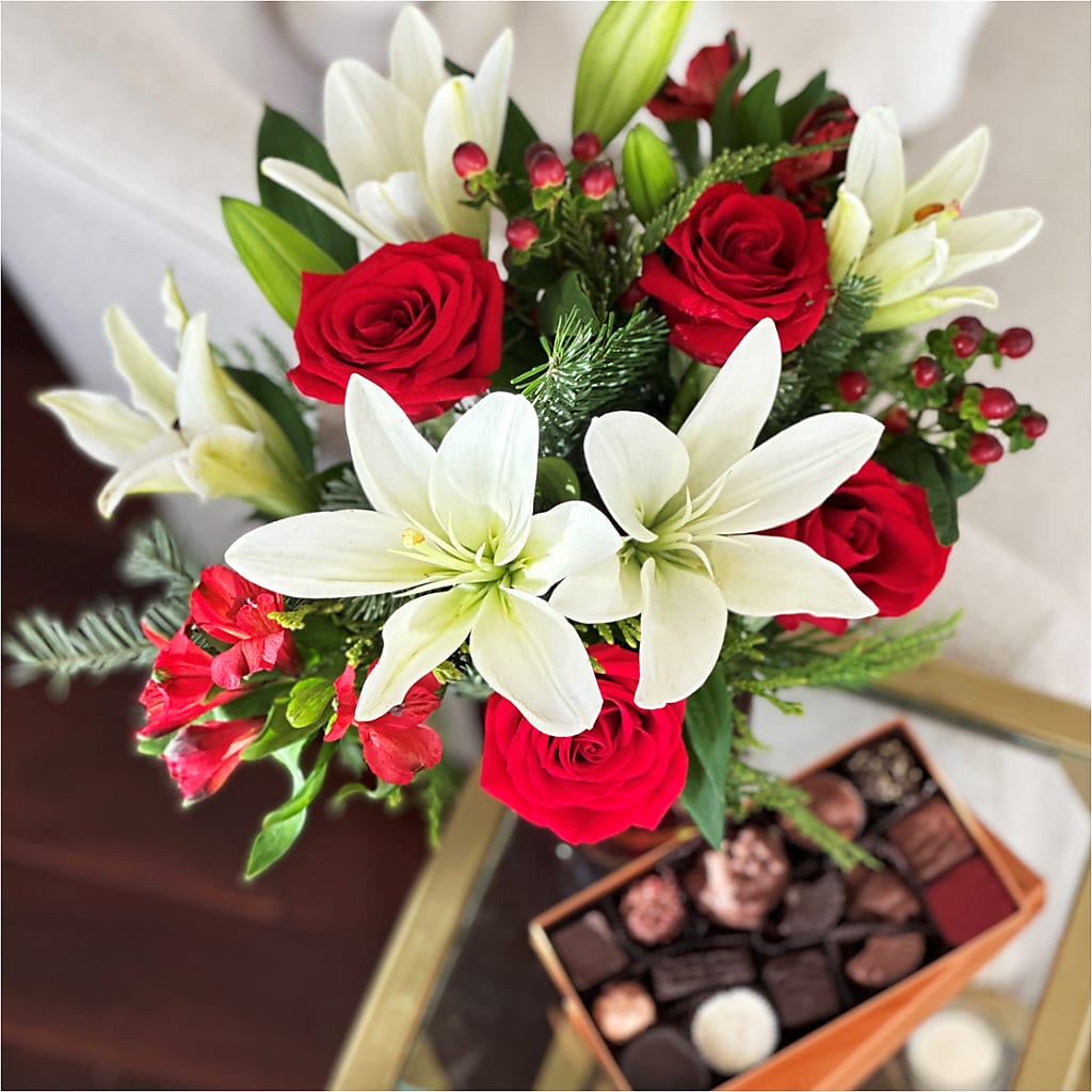 Evergreen Delight Bouquet and Chocolate Gift Set – KAREN'S AND TINA'S FLOWERS, Newmarket ON