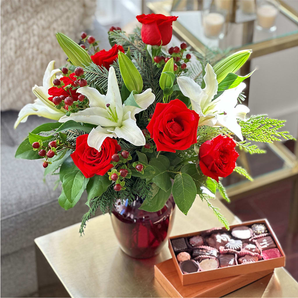 Evergreen Delight Bouquet and Chocolate Gift Set – KAREN'S AND TINA'S FLOWERS, Newmarket ON