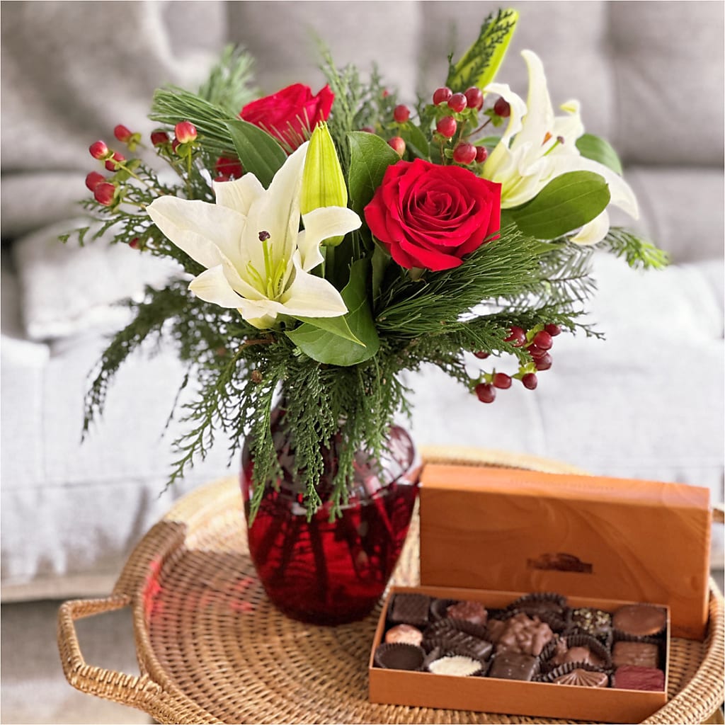 Evergreen Delight Bouquet and Chocolate Gift Set – KAREN'S AND TINA'S FLOWERS, Newmarket ON