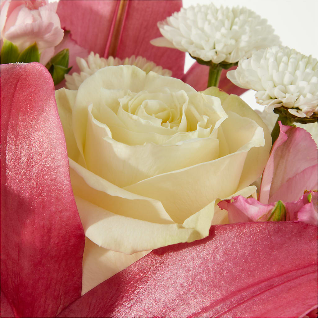 Piece of Cake Bouquet – KAREN'S AND TINA'S FLOWERS, Newmarket ON