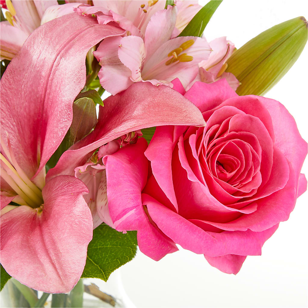 Lots of Love Bouquet – KAREN'S AND TINA'S FLOWERS, Newmarket ON