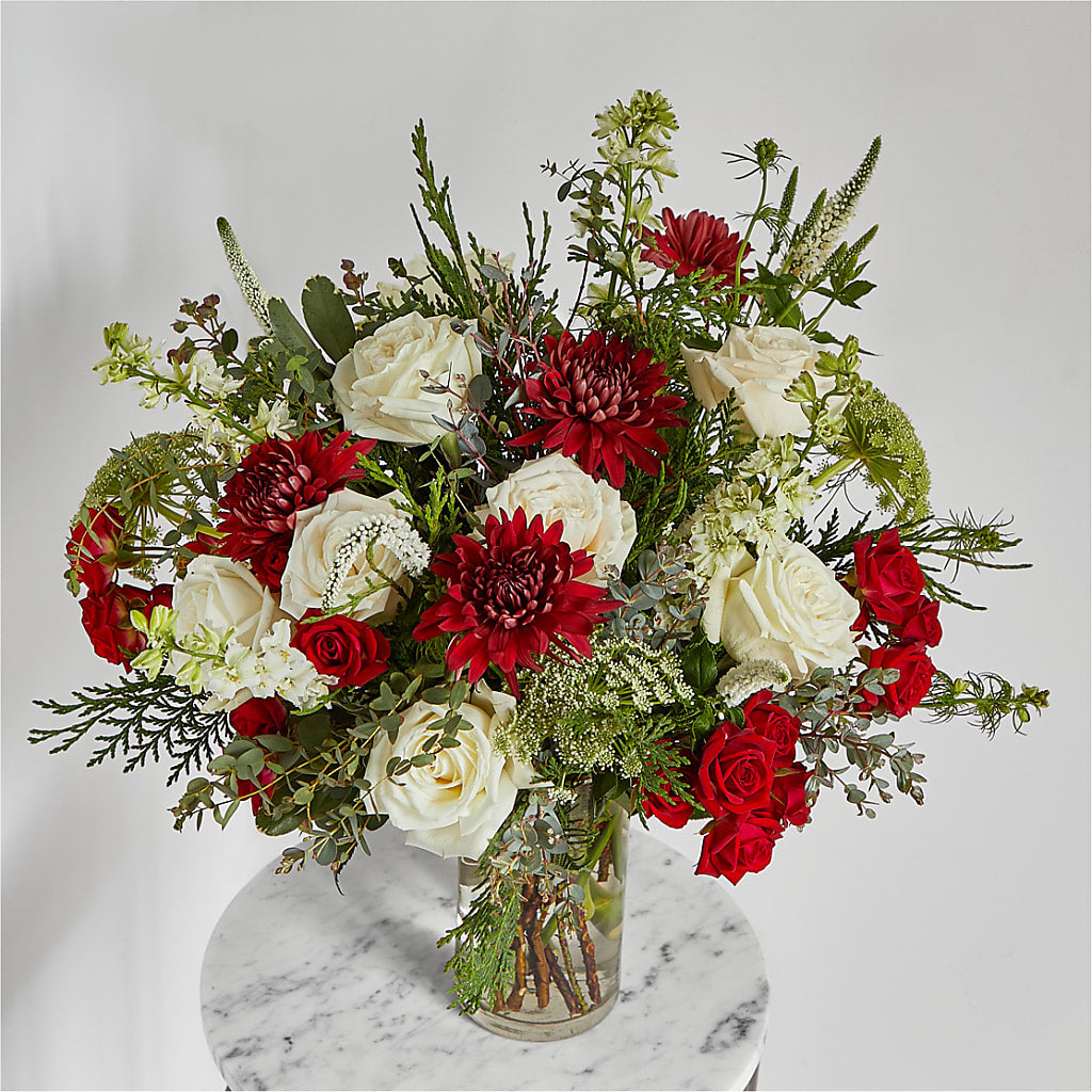 Favorite Traditions Bouquet – KAREN'S AND TINA'S FLOWERS, Newmarket ON