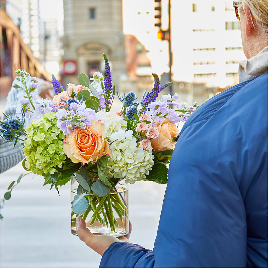 Porch Swing Bouquet – KAREN'S AND TINA'S FLOWERS, Newmarket ON