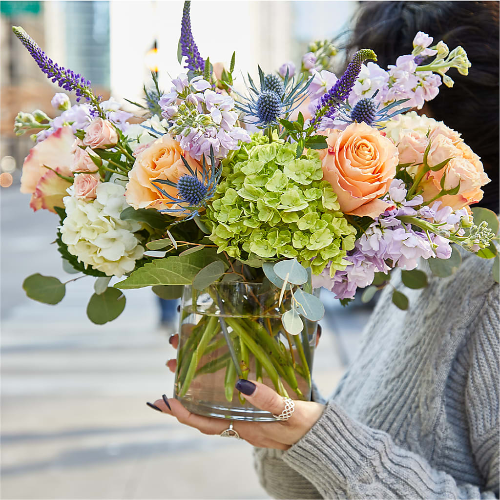 Porch Swing Bouquet – KAREN'S AND TINA'S FLOWERS, Newmarket ON