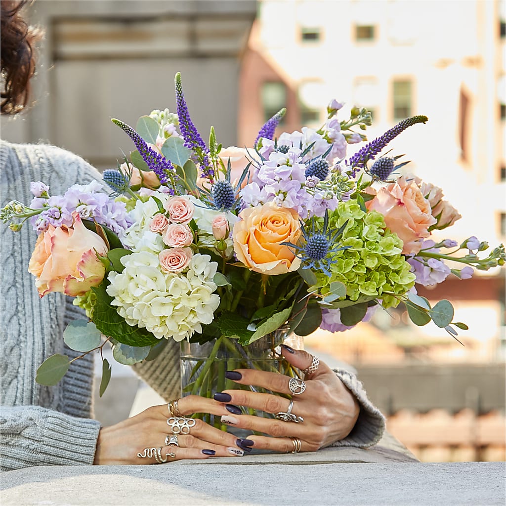 Porch Swing Bouquet – KAREN'S AND TINA'S FLOWERS, Newmarket ON