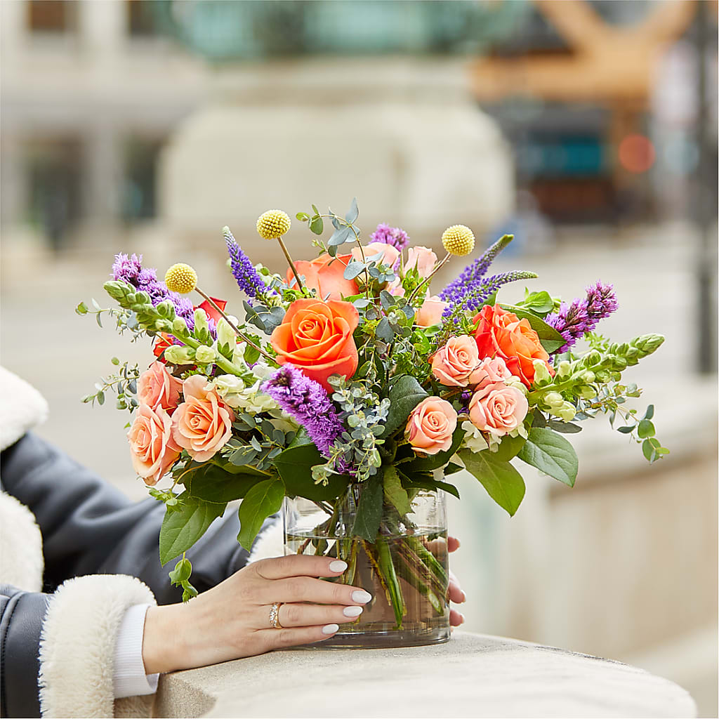 The Standout Bouquet – KAREN'S AND TINA'S FLOWERS, Newmarket ON
