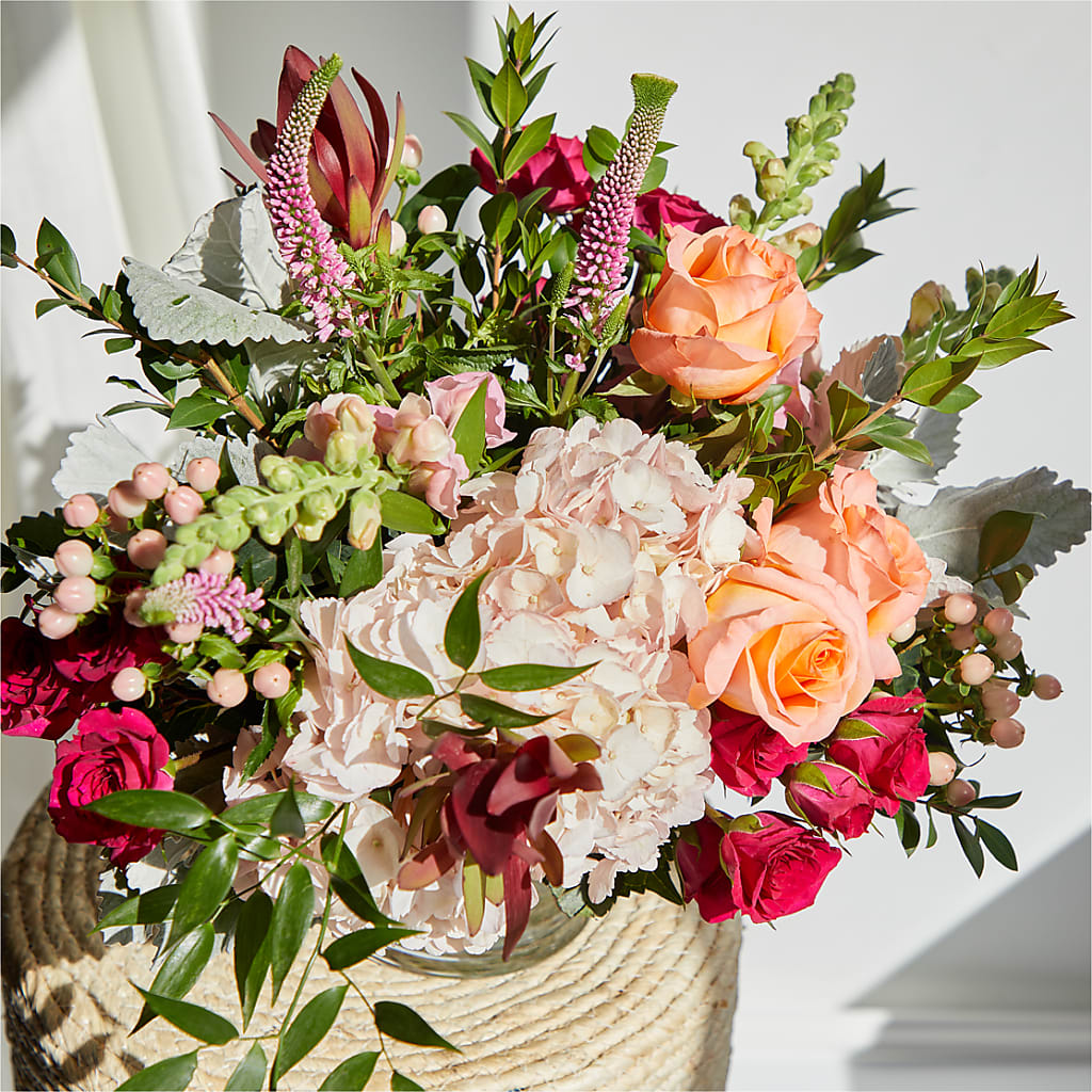 Glitz & Glam Bouquet – KAREN'S AND TINA'S FLOWERS, Newmarket ON