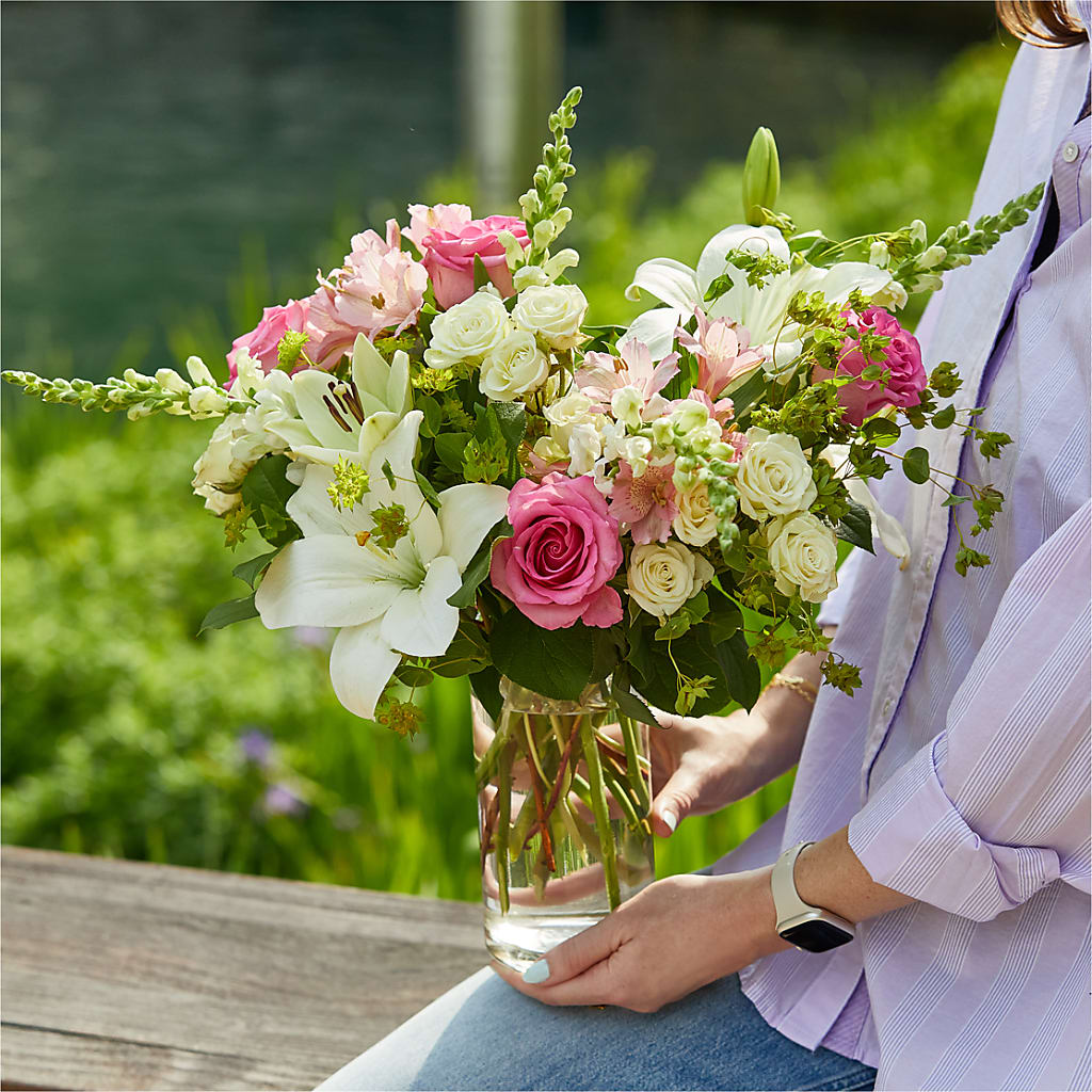 Fondly Bouquet – KAREN'S AND TINA'S FLOWERS, Newmarket ON