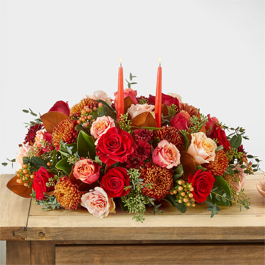 Gather Near Centerpiece – KAREN'S AND TINA'S FLOWERS, Newmarket ON